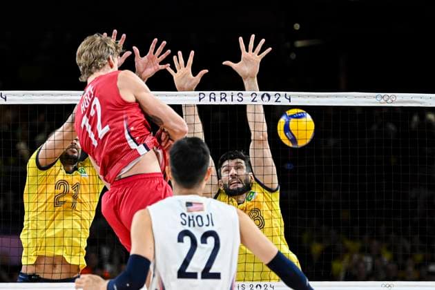 Maxwell Holt of USA attacking during the Men s Volleyball Quarter Final between USA and Brazil at the Paris Olympics 2024 at the South Paris Arena in Paris, France. (Richard Callis SPP) Copyright: xRichardxCallis SPPx spp-en-RiCa-RM4_richiecallis_05082024v-1345