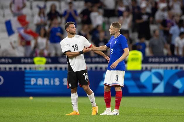 Lyon, France, August 5th 2024: Bilal Hazhar (18 Egypt) and Adrien Truffert (3 France) are seen after the Olympic Games, Olympische Spiele, Olympia, OS Paris 2024 Men semi-final football match between France and Egypt at Stade de Lyon in Lyon, France. (Ane Frosaker SPP) Copyright: xAnexFrosakerx xSPPx spp-en-AnFrSp-_F_27942