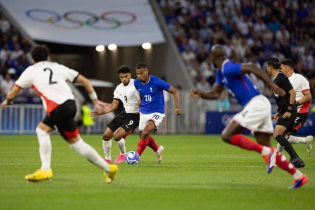 Lyon, France, August 5th 2024: Osama Faisal (9 Egypt) and Alexandre Lacazette (10 France) battle for the ball during the Olympic Games, Olympische Spiele, Olympia, OS Paris 2024 Men semi-final football match between France and Egypt at Stade de Lyon in Lyon, France. (Ane Frosaker SPP) Copyright: xAnexFrosakerx xSPPx spp-en-AnFrSp-_F_23828