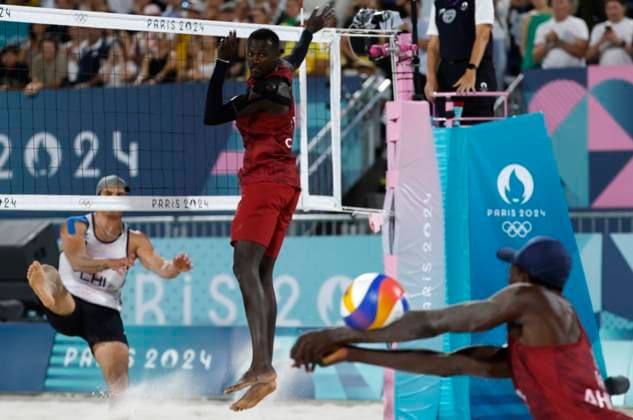 (240805) -- PARIS, Aug. 5, 2024 -- Esteban Grimalt (L) of Chile spikes the ball during the Beach volleyball, Beachvolleyball men s round of 16 match between Cherif Younousse Ahmed Tijan of Qatar and Marco Grimalt Esteban Grimalt of Chile at the Paris 2024 Olympic Games, Olympische Spiele, Olympia, OS in Paris, France, Aug. 5, 2024. ) (PARIS2024) FRANCE-PARIS-OLY-BEACH VOLLEYBALL FeixMaohua 