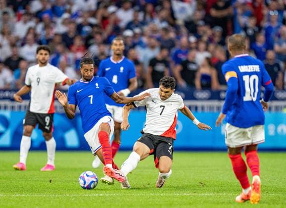 (240805) -- LYON, Aug. 5, 2024 -- Mahmoud Saber (2nd R) of Egypt and Michael Olise (2nd L) of France compete during the men s simifinal match of football between France and Egypt at the Paris 2024 Olympic Games, Olympische Spiele, Olympia, OS in Lyon, France, Aug. 5, 2024. ) (PARIS 2024)FRANCE-LYON-OLY-FOOTBALL SunxFei 
