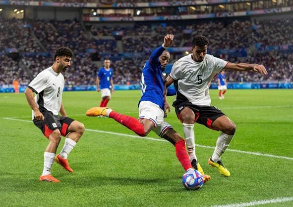 (240805) -- LYON, Aug. 5, 2024 -- Alexandre Lacazette (C) of France competes during the men s simifinal match of football between France and Egypt of Paris 2024 Olympic Games, Olympische Spiele, Olympia, OS in Lyon, France, Aug. 5, 2024. ) (PARIS 2024)FRANCE-LYON-OLY-FOOTBALL SunxFei 