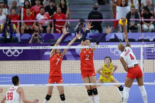 PARIS, FRANCE - AUGUST 06: Melissa Teresa Vargas 4 of Turkiye in action against Zhu Ting 2 of China during the Volleyball - Women s Quarter-finals between China and Turkiye on day eleven of the Paris 2024 Olympic Games, Olympische Spiele, Olympia, OS at the South Paris Arena on August 6, 2024 in Paris, France.  Copyright: xChinaxNewsxServicex 111511016366