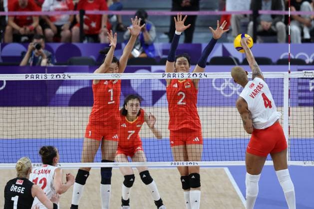 PARIS, FRANCE - AUGUST 06: Melissa Teresa Vargas 4 of Turkiye in action during the Volleyball - Women s Quarter-finals between China and Turkiye on day eleven of the Paris 2024 Olympic Games, Olympische Spiele, Olympia, OS at the South Paris Arena on August 6, 2024 in Paris, France.  Copyright: xChinaxNewsxServicex 111511016359
