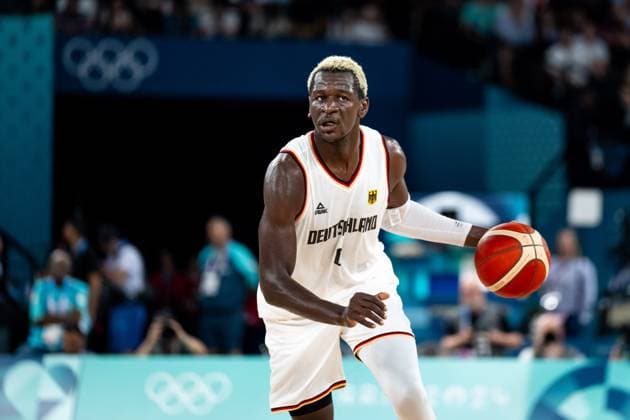 Isaac Bonga (Deutschland, 00) am Ball, FRA, Olympische Spiele Paris 2024, Basketball Herren, Deutschland (GER) vs Griechenland (GRE), Viertelfinale, 06.08.2024 FRA, Olympische Spiele Paris 2024, Basketball Herren, Deutschland (GER) vs Griechenland (GRE), Viertelfinale, 06.08.2024 Paris Copyright: xEibner-Pressefoto Memmlerx EP_MMR