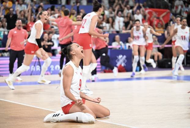 (240806) -- PARIS, Aug. 6, 2024 -- Meliha Diken of Turkey celebrates during the women s quarterfinal match of volleyball between China and Turkey at the Paris 2024 Olympic Games, Olympische Spiele, Olympia, OS in Paris, France, Aug. 6, 2024. ) (PARIS2024) FRANCE-PARIS-OLY-VOLLEYBALL LiuxDawei 