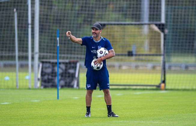 Fussball, Herren, Saison 2024 25, 2. Bundesliga, Hertha BSC, Training, Trainer Cristian Fiel (Hertha BSC), 06.08. 2024,