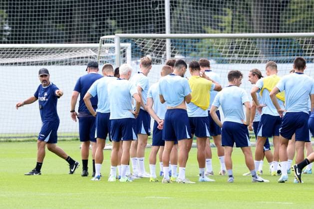 DEU, DFL, 2. FBL Hertha BSC, Training, 06.08.2024, Sportforum, Berlin, DEU, DFL, 2. FBL Hertha BSC, Training, im Bild Hertha-Spielerkreis, Cheftrainer Cristian Fiel (Hertha BSC Berlin) DFL - regulations prohibit any use of Photographs as image sequences and or quasi-video Foto: Juergen Engler nordphoto GmbH