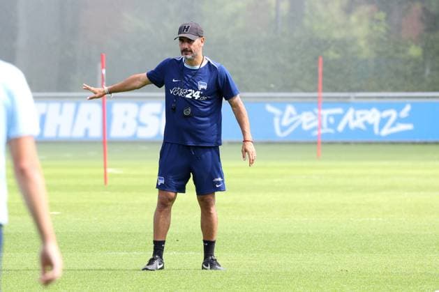 DEU, DFL, 2. FBL Hertha BSC, Training, 06.08.2024, Sportforum, Berlin, DEU, DFL, 2. FBL Hertha BSC, Training, im Bild Cheftrainer Cristian Fiel (Hertha BSC Berlin) DFL - regulations prohibit any use of Photographs as image sequences and or quasi-video Foto: Juergen Engler nordphoto GmbH
