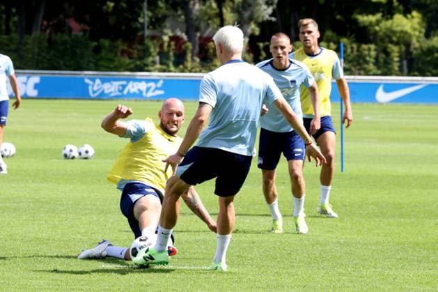 DEU, DFL, 2. FBL Hertha BSC, Training, 06.08.2024, Sportforum, Berlin, DEU, DFL, 2. FBL Hertha BSC, Training, im Bild Toni Leistner (Hertha BSC Berlin 37), Marten Winkler (Hertha BSC Berlin 22) DFL - regulations prohibit any use of Photographs as image sequences and or quasi-video Foto: Juergen Engler nordphoto GmbH