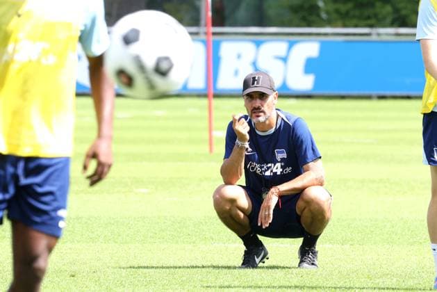 DEU, DFL, 2. FBL Hertha BSC, Training, 06.08.2024, Sportforum, Berlin, DEU, DFL, 2. FBL Hertha BSC, Training, im Bild Cheftrainer Cristian Fiel (Hertha BSC Berlin) DFL - regulations prohibit any use of Photographs as image sequences and or quasi-video Foto: Juergen Engler nordphoto GmbH
