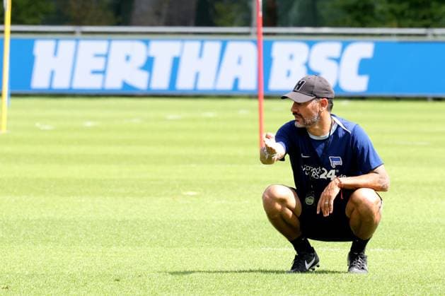 DEU, DFL, 2. FBL Hertha BSC, Training, 06.08.2024, Sportforum, Berlin, DEU, DFL, 2. FBL Hertha BSC, Training, im Bild Cheftrainer Cristian Fiel (Hertha BSC Berlin) DFL - regulations prohibit any use of Photographs as image sequences and or quasi-video Foto: Juergen Engler nordphoto GmbH