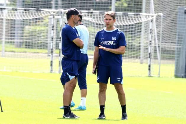 DEU, DFL, 2. FBL Hertha BSC, Training, 06.08.2024, Sportforum, Berlin, DEU, DFL, 2. FBL Hertha BSC, Training, im Bild Cheftrainer Cristian Fiel (Hertha BSC Berlin), Co-Trainer Jaime Monroy (Hertha BSC Berlin) DFL - regulations prohibit any use of Photographs as image sequences and or quasi-video Foto: Juergen Engler nordphoto GmbH