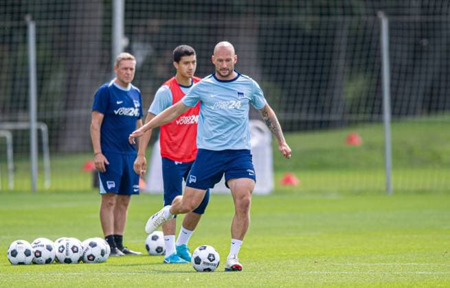 Fussball, Herren, Saison 2024 25, 2. Bundesliga, Hertha BSC, Training, v.l. Dirk Kunert (Übergangstrainer Profis Talente, Hertha BSC), Ibrahim Maza (Hertha BSC), Toni Leistner (Hertha BSC), 06.08. 2024,