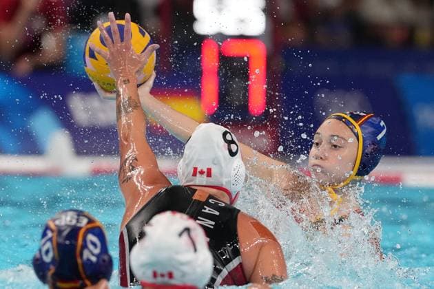 RUIZ BARRIL Elena from Spain during women& x2019;s waterpolo quarter final Spain-Canada at 2024 Olympics, Tuesday, August 6, 2024, in Paris, France.  Copyright: xGianxMattiaxD Alberto LaPressex