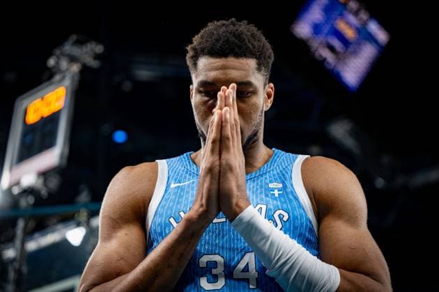 Sport Bilder des Tages Olympische Spiele Paris 2024 Basketball Paris 06.08.2024 Viertelfinale Männer Herren Deutschland (GER) - Griechenland (GRE) Giannis Antetokounmpo (Griechenland, No.34) *** Olympic Games Paris 2024 Basketball Paris 06 08 2024 Quarter-finals Men Men Germany GER Greece GRE Giannis Antetokounmpo Greece, No 34