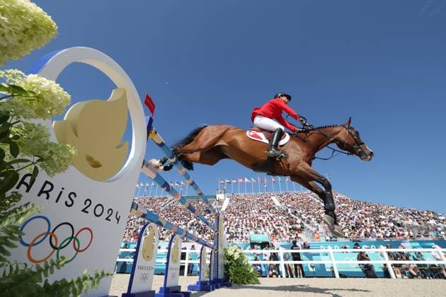 Sport Themen der Woche KW32 Sport Bilder des Tages (240806) -- VERSAILLES, Aug. 6, 2024 -- Steve Guerdat of Switzerland, riding Dynamix De Belheme, competes during the jumping individual final jump-off of equestrian at the Paris 2024 Olympic Games, Olympische Spiele, Olympia, OS in Versailles, France, Aug. 6, 2024. ) (PARIS2024)FRANCE-VERSAILLES-OLY-EQUESTRIAN YangxLei 