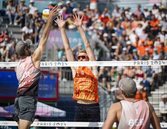 PARIS - Stefan Boermans in action against Germany during the Beach volleyball, Beachvolleyball quarterfinals at the Olympic Games, Olympische Spiele, Olympia, OS ANP IRIS VAN DEN BROEK xVIxANPxSportx xxANPxIVx 505310345 originalFilename: 505310345.jpg