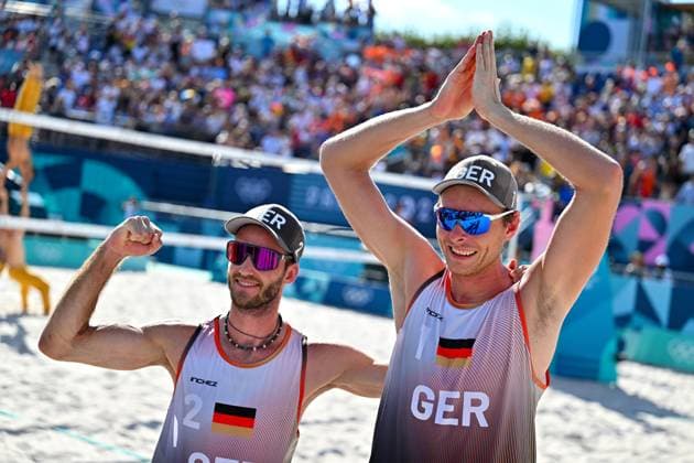 Olympische Spiele Beach volleyball, Beachvolleyball ; Paris 06.08.2024 Viertelfinale, Herren, GER_NED, Nils Ehlers (1, GER), Clemens Wickler (2, GER), Copyright: xBEAUTIFULxSPORTS TomxBlochx