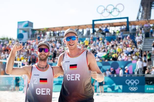EHLERS Nils, WICKLER Clemens (Deutschland) vs BOERMANS Stefan, de GROOT Yorick (Niederlande), im Bild EHLERS Nils, WICKLER Clemens (Deutschland) beim Jubel ueber den Sieg, FRA, Olympische Spiele Paris 2024, Beachvolleyball, Herren Viertelfinale, 06.08.2024 FRA, Olympische Spiele Paris 2024, Beachvolleyball, Herren Viertelfinale, 06.08.2024 Paris Copyright: xEibner-Pressefoto Memmlerx EP_MMR