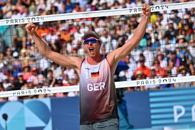Olympische Spiele Beach volleyball, Beachvolleyball ; Paris 06.08.2024 Viertelfinale, Herren, GER_NED, Nils Ehlers (1, GER), Copyright: xBEAUTIFULxSPORTS TomxBlochx