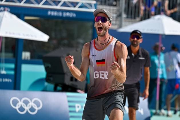 Olympische Spiele Beach volleyball, Beachvolleyball ; Paris 06.08.2024 Viertelfinale, Herren, GER_NED, Clemens Wickler (2, GER), Copyright: xBEAUTIFULxSPORTS TomxBlochx
