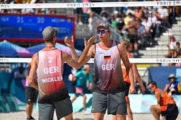 Olympische Spiele Beach volleyball, Beachvolleyball ; Paris 06.08.2024 Viertelfinale, Herren, GER_NED, Nils Ehlers (1, GER), Clemens Wickler (2, GER), Copyright: xBEAUTIFULxSPORTS TomxBlochx