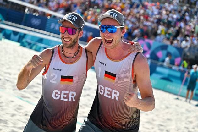 Sport Bilder des Tages Olympische Spiele Beach volleyball, Beachvolleyball ; Paris 06.08.2024 Viertelfinale, Herren, GER_NED, Nils Ehlers (1, GER), Clemens Wickler (2, GER), Copyright: xBEAUTIFULxSPORTS TomxBlochx