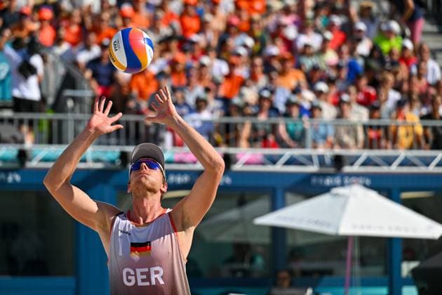 Olympische Spiele Beach volleyball, Beachvolleyball ; Paris 06.08.2024 Viertelfinale, Herren, GER_NED, Nils Ehlers (1, GER), Copyright: xBEAUTIFULxSPORTS TomxBlochx