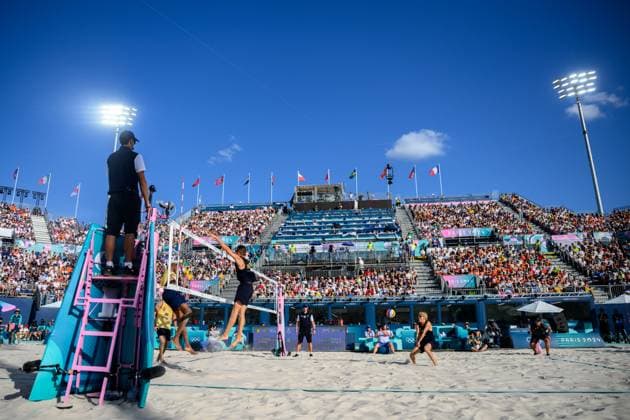 240806 Jonatan Hellvig and David Ahman of Sweden in men s quarterfinal Beach volleyball, Beachvolleyball match between Brazil and Sweden during day 11 of the Paris 2024 Olympic Games, Olympische Spiele, Olympia, OS on August 6, 2024 in Paris. Photo: Johanna Säll BILDBYRAN kod JL JL0425 beachvolleyboll beach volleyball sandvolleyball olympic games olympics os ol olympiska spel olympiske leker paris 2024 paris-os paris-ol 11 bbeng Copyright: JOHANNAxSÄLL BB240806ZV093