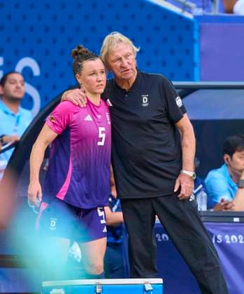 Marina HEGERING, DFB Frauen 5 Horst Hrubesch, coach, team manager DFB women, Bundestrainer, Chef- Trainer DFB Frauen, at the women Olympic semifinal match GERMANY - USA at Stade de Lyon in Lyon at Aug 6, 2024 in Lyon, France. Season 2024 2025