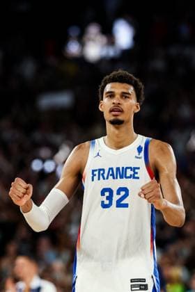 FRA, Paris, Olympischen Spiele Paris 2024, (06.08.2024, Basketball Herren Viertelfinale Frankreich - Kanada, Bercy Arena) Victor Wembanyama (Frankreich, 32) jubelt Copyright: HMBxMedia SteffiexWunderl