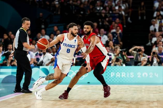 FRA, Paris, Olympischen Spiele Paris 2024, (06.08.2024, Basketball Herren Viertelfinale Frankreich - Kanada, Bercy Arena) Isaia Cordinier (Frankreich, 8) am Ball, Jamal Murray (Kanada, 4) Copyright: HMBxMedia SteffiexWunderl