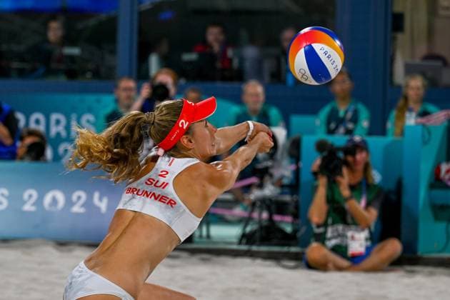 Olympische Spiele Beach volleyball, Beachvolleyball ; Paris 06.08.2024 Viertelfinale, Frauen, USA-SUI, Nina Brunner, Copyright: xBEAUTIFULxSPORTS TomxBlochx