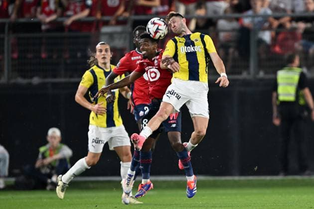 VALENCIENNES - (l-r) Angel Gomes of Lille OSC, Ismail Yuksek of Fenerbahce SK during the UEFA Champions League third qualifying round between Lille OSC and Fenerbahce SK at Stade du Hainaut on August 6, 2024 in Valenciennes, France. ANP Hollandse Hoogte UEFA Champions League, Third qualifying round, 1st leg 2024 25 xVIxANPxSportx xGerritxvanxKeulenxIVx 505340116 originalFilename: 505340116.jpg