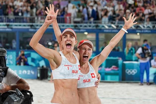 PARIS, FRANCE - AUGUST 6: Tanja Hueberli of Switzerland L) and Nina Brunner of Switzerland R) celebrates victory and they clinch their for Semifinals during the Women s Quarterfinal Match 49 on day eleven of the Olympic Games, Olympische Spiele, Olympia, OS Paris 2024 at on August 6, 2024 in Paris, France. Paris France Copyright: xJustPictures.ch JarixPestelaccix jp-en-EuSpIm-JP4_JAR_Beachvolley_06Aug2024_PR0004