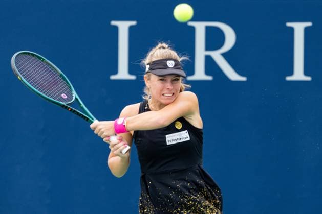 TORONTO, ON - AUGUST 06: Magdalena FrÄ™ch of Poland returns a shot during her first round game of the National Bank Open, part of the WTA, Tennis Damen Tour, at Sobeys Stadium on August 6, 2024 in Toronto, Canada. (Photo by Julian Avram Icon Sportswire) TENNIS: AUG 06 National Bank Open EDITORIAL USE ONLY Icon2408060023