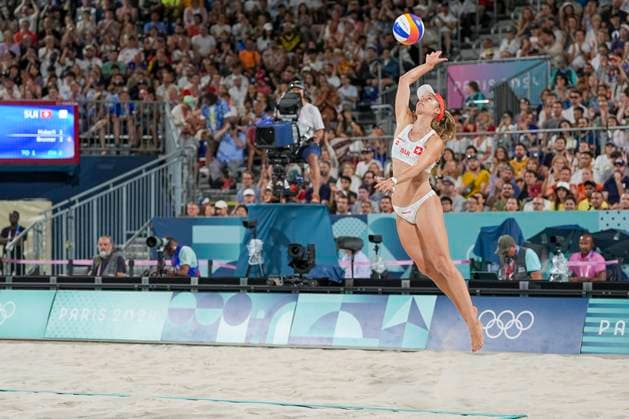 PARIS, FRANCE - AUGUST 6: Nina Brunner of Switzerland during the Women s Quarterfinal Match 49 on day eleven of the Olympic Games, Olympische Spiele, Olympia, OS Paris 2024 at on August 6, 2024 in Paris, France. Paris France Copyright: xJustPictures.ch JarixPestelaccix jp-en-EuSpIm-JP4_JAR_Beachvolley_06Aug2024_PR0009