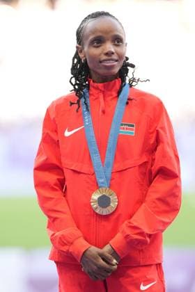Beatrice Chebet of Kenya with the gold from the Women s 5000m Paris 2024 Olympic Games, Olympische Spiele, Olympia, OS Day Eleven, Paris, France - 06 Aug 2024  Copyright: xDavexWinter Shutterstockx 14621709lw