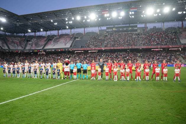 Salzburg, Österreich 06. August 2024: Champions League - Qualifikation - 2024 2025 - RB Salzburg vs. FC Twente Enschede Im Bild: v.li. Red Bull Salzburg, FC Twente Red Bull Arena Copyright: xFotostandx xWassmuthx