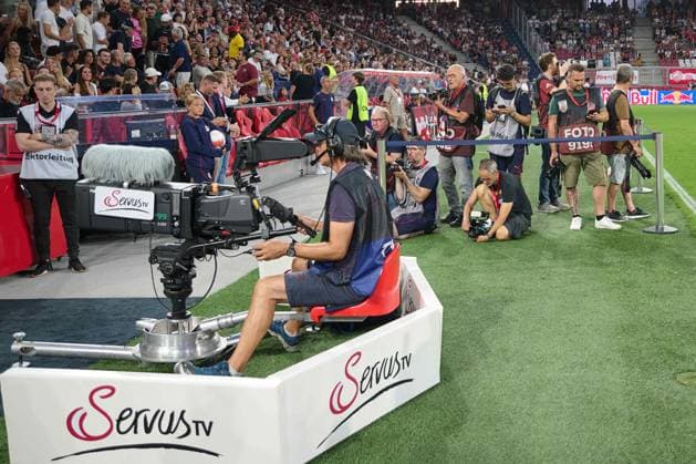 Salzburg, Österreich 06. August 2024: Champions League - Qualifikation - 2024 2025 - RB Salzburg vs. FC Twente Enschede Im Bild: Kameramann von Servus TV. Red Bull Arena Copyright: xFotostandx xWassmuthx