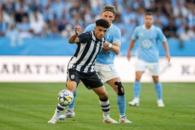 Malmo FF v PAOK FC, UEFA Champions League qualification, Malmoe, Sweden Malmoe, Sweden. 06th, August 2024. Taison (11) of PAOK and Jens Stryger Larsen (17) of Malmo FF seen during the UEFA Champions League qualification match between Malmo FF and PAOK FC at Eleda Stadion in Malmo. Malmö Sweden  Copyright: xGonzalesxPhoto TobiasxJorgensenx