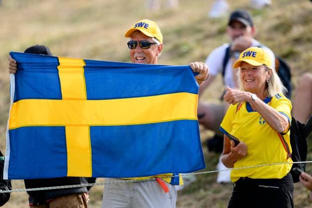 240807 Swedish fans at women s individual golf round 1 during day 12 of the Paris 2024 Olympic Games, Olympische Spiele, Olympia, OS on August 7, 2024 in Paris. Photo: Ludvig Thunman BILDBYRAN kod LT LT0662 golf olympic games olympics os ol olympiska spel olympiske leker paris 2024 paris-os paris-ol 12 bbeng jubel sverige publik Copyright: LUDVIGxTHUNMAN BB240807LT003