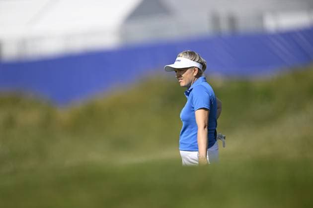 PARIS, FRANKRIKE 20240807 Finlands Ursula Wikström under damernas golftävling pa Le Golf National under sommar-OS i Paris.