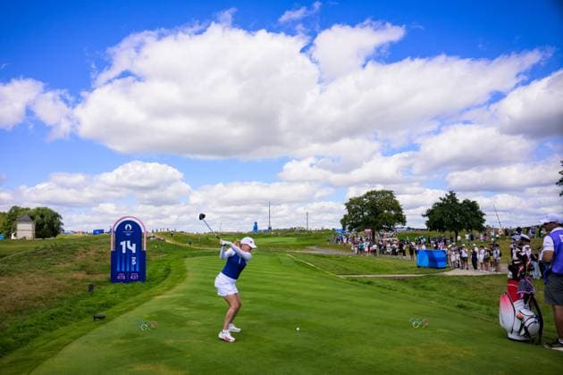 240807 Celine Borge of Norway tees off in women s individual golf round 1 during day 12 of the Paris 2024 Olympic Games, Olympische Spiele, Olympia, OS on August 7, 2024 in Paris. Photo: Ludvig Thunman BILDBYRAN kod LT LT0662 golf olympic games olympics os ol olympiska spel olympiske leker paris 2024 paris-os paris-ol 12 bbeng Copyright: LUDVIGxTHUNMAN BB240807LT046