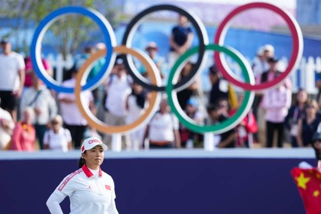 (240807) -- PARIS, Aug. 7, 2024 -- Yin Ruoning of China reacts during the women s individual stroke play round 1 of golf at the Paris 2024 Olympic Games, Olympische Spiele, Olympia, OS in Paris, France, Aug. 7, 2024. ) (PARIS2024) FRANCE-PARIS-OLY-GOLF DuxYu 