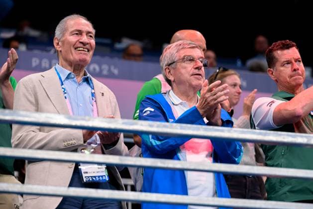 Paris, Frankreich: Handball Herren - Viertelfinale - Deutschland - Frankreich IHF Präsident Hassan Mustafa, IOC Präsident Thomas Bach Lille Stade Pierre Mauroy Frankreich