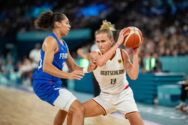 Olympische Spiele Paris 2024 Basketball Paris 07.08.2024 Viertelfinale Frauen Damen Deutschland (GER) - Frankreich (FRA) Leonie Fiebich (Deutschland, No.13)