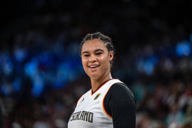 Olympische Spiele Paris 2024 Basketball Paris 07.08.2024 Viertelfinale Frauen Damen Deutschland (GER) - Frankreich (FRA) Satou Sabally (Deutschland, No.00)