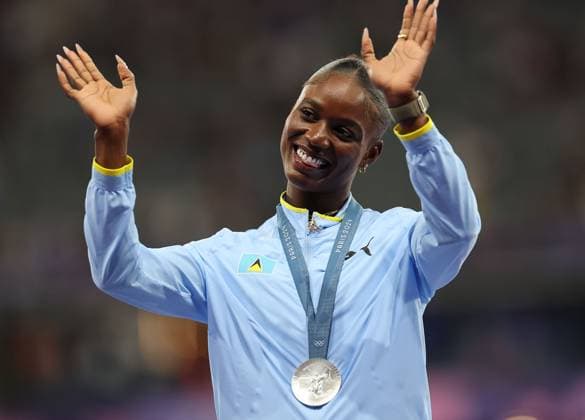 (240807) -- PARIS, Aug. 7, 2024 -- Silver medalist Julien Alfred of Saint Lucia reacts during the victory ceremony of the women s 200m of Athletics at the Paris 2024 Olympic Games, Olympische Spiele, Olympia, OS in Paris, France, Aug. 7, 2024. ) (PARIS2024) FRANCE-PARIS-OLY-ATHLETICS-200M-WOMEN LixGang 